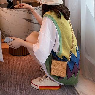 Set: Elbow-sleeve T-shirt + Curve-strip Knit Vest