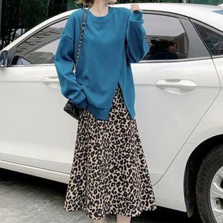 Slit Sweatshirt / Leopard Print Skirt / Set