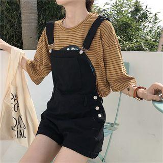 Printed Short-sleeve T-shirt / Denim Dungaree Shorts