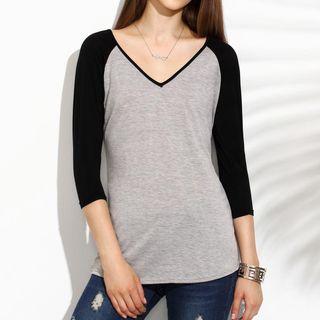 V-neck Raglan 3/4-sleeve T-shirt
