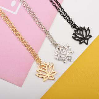 Perforated Flower Necklace
