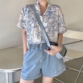 Short-sleeve Floral Blouse / Denim Wide-leg Shorts
