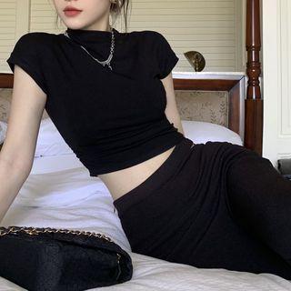 Mock-neck Cropped T-shirt / Cutout Flared Pants