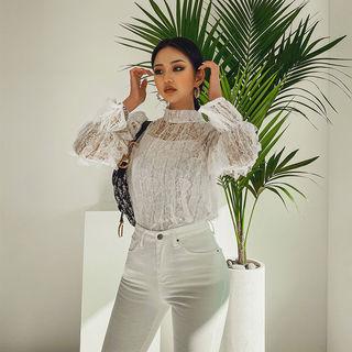 Set: Mock-neck Frilled Lace Blouse + Camisole Top