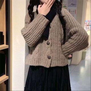 Chunky Knit Cardigan / Plain Midi Skirt