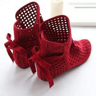Perforated Hidden Wedge Short Boots