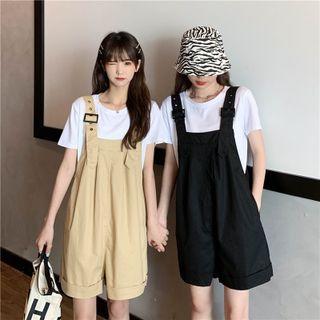 Short-sleeve T-shirt / Buckled Jumper Shorts