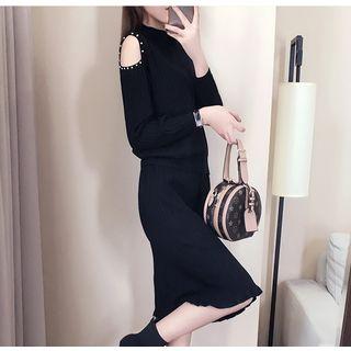 Set: Cold-shoulder Sweater + Knit Skirt