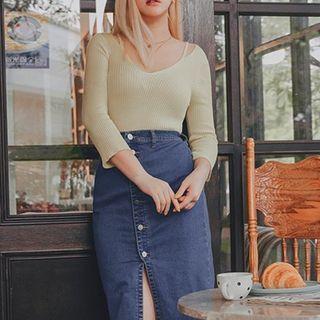3/4-sleeve V-neck Ribbed Knit Top
