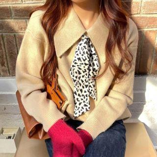 Collared Sweater With Leopard Neckerchief