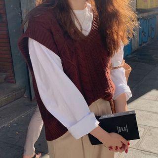 Plain T-shirt / V-neck Knit Vest