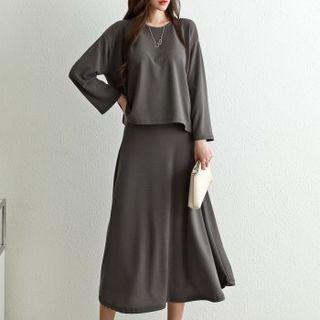 Set: Plain T-shirt + Midi Flare Skirt