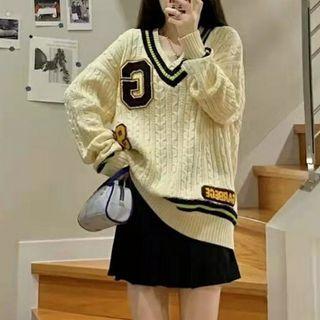 Lettering Sweater / A-line Skirt