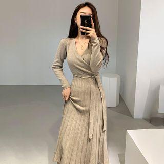 V-neck Tie-waist Knitt Midi Dress