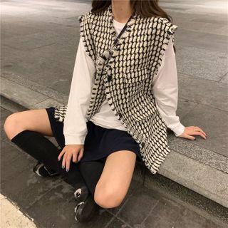 Plain Long-sleeve T-shirt / Patterned Vest