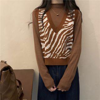 Mock-neck Plain Knit Top / V-neck Printed Leopard Vest