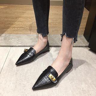 Pointed Textured Flats