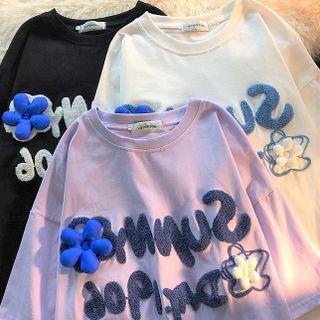 Short-sleeve Flower Accent Lettering T-shirt