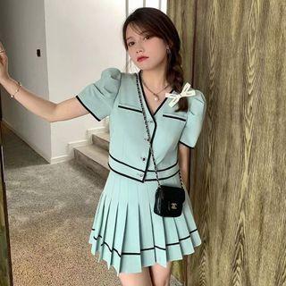 Short Sleeve V-neck Contrast Trim Cropped Shirt / Pleated Mini A-line Skirt