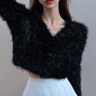 V-neck Cropped Fluffy Sweater