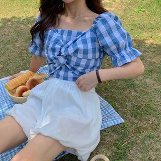 Short-sleeve Plaid Cropped Top / Plain Shorts