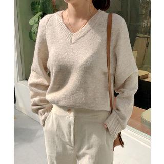 Colored V-neck Raglan-sleeve Sweater