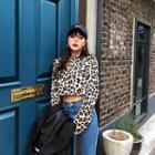 Crew-neck Leopard Cropped Top