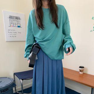 Long-sleeve Plain Sweatshirt / High-waist Plain Pleated Skirt
