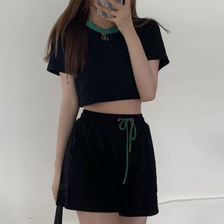 Set: Cutout Cropped T-shirt + Sweatshorts