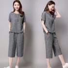 Set: Plaid Short Sleeve T-shirt + Cropped Pants