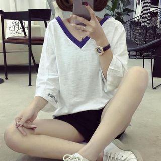 Lettering 3/4 Sleeve V-neck T-shirt