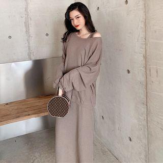 Set: Oversize Sweater + Sleeveless Midi Knit Dress