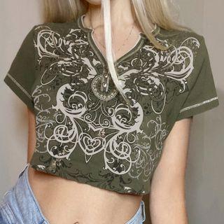V-neck Graphic Short Sleeve Cropped T-shirt