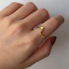 Alloy Wavy Open Ring E172 - Gold & Case - One Size