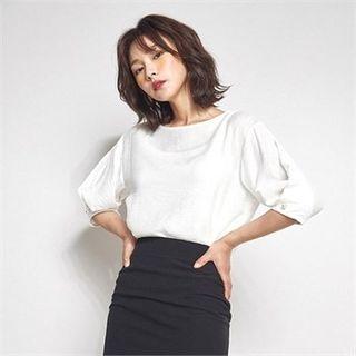 Faux-pearl Trim Pintuck 3/4-sleeve Top