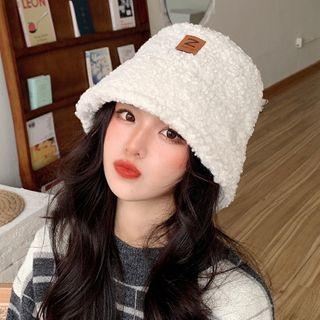 Lapel Applique Fleece Bucket Hat