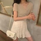 Short-sleeve V-neck T-shirt / Chiffon A-line Skirt
