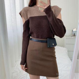 Color-block Round-neck Cut-out Knit Top