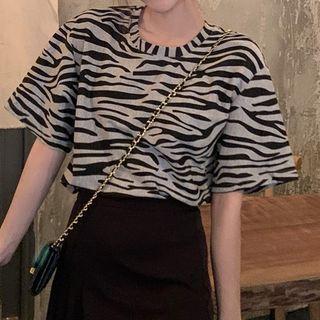 Elbow-sleeve Print T-shirt / Mini A-line Pleated Skirt / Set