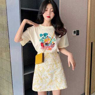 Short-sleeve Print T-shirt / A-line Mini Skirt