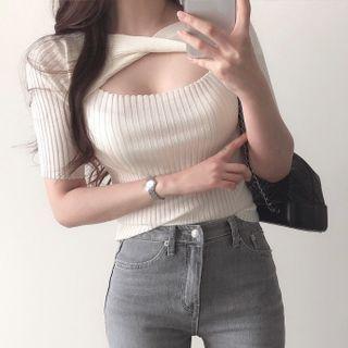 Key-hole Twist Short-sleeve Knit Top
