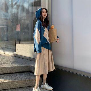 Argyle Pattern Sweater / A-line Knit Skirt / Set