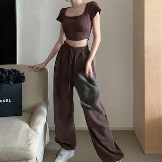 Short-sleeve Square Neck Cropped T-shirt / Sweatpants