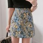 Short-sleeve Knit Top / Floral A-line Mini Skirt