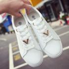 Metal V Details Lace-up Sneakers