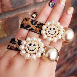 Faux Pearl Smiley Leopard Print Hair Tie