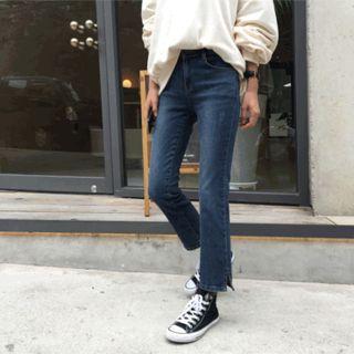 Slit-side Distressed Straigh-cut Jeans