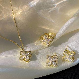Four Leaf Clover Necklace / Stud Earring / Ring