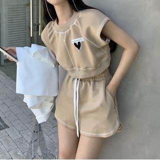 Short-sleeve Heart Embroidered Cropped T-shirt / Sweatshorts
