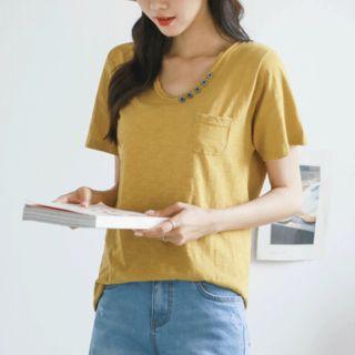 U-neck Button-trim T-shirt